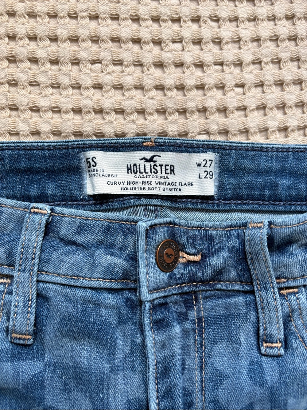 Hollister Curvy High-Rise Vintage Flare Jeans